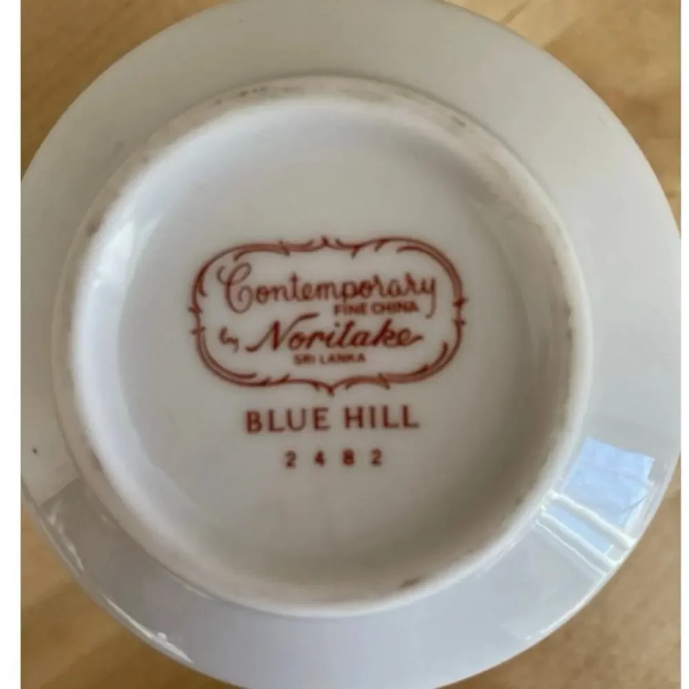 Noritake Blue Hill Sugar Bowl With Lid Blue Floral Height: 4 1/4 in Cottagecore